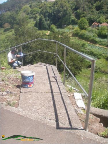 Colocação de varandas nas Veredas da Ribeira João Gonçalves