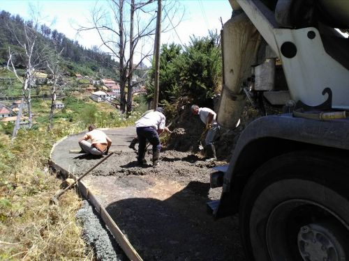 Pavimentação de 2 caminhos em João Frino